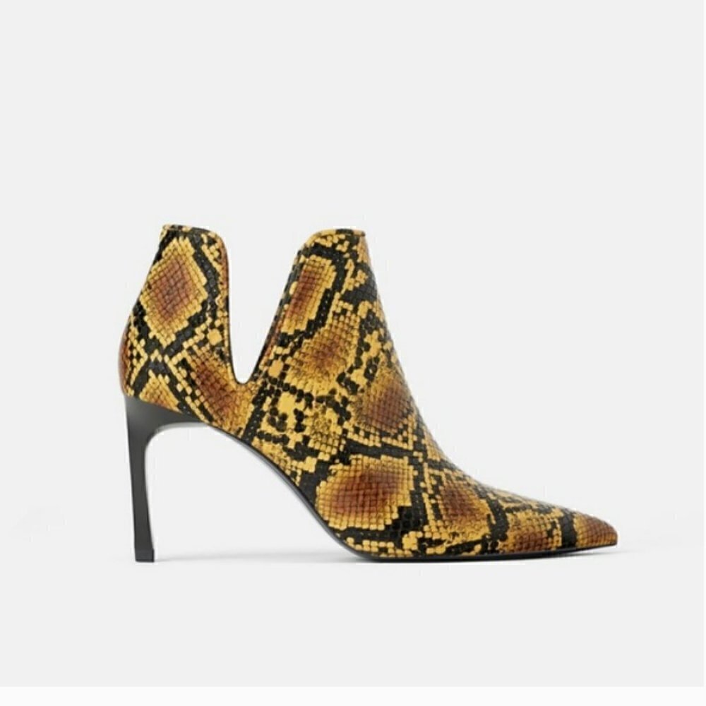 Zara Snakeskin Print Pointy Toe Heel Bootie Yellow Black 37/8 animal chic hip